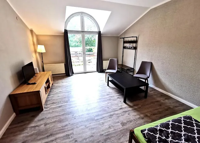 Monteurzimmer Am Bahnhof - 3 Grosse شقة